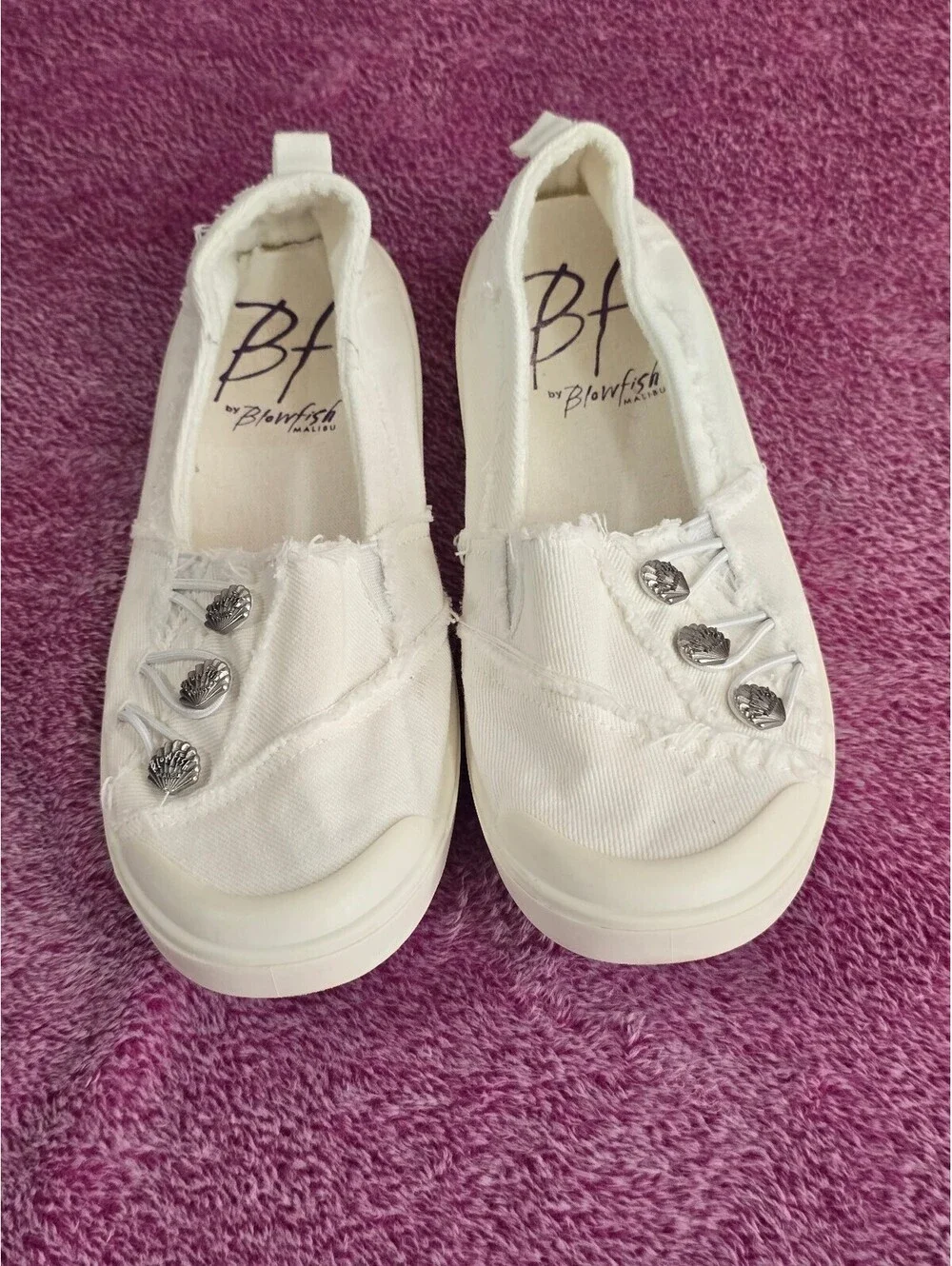 Blowfish Malibu White Canvas Slip-On Shoes with Shell Button Detail size 8.5